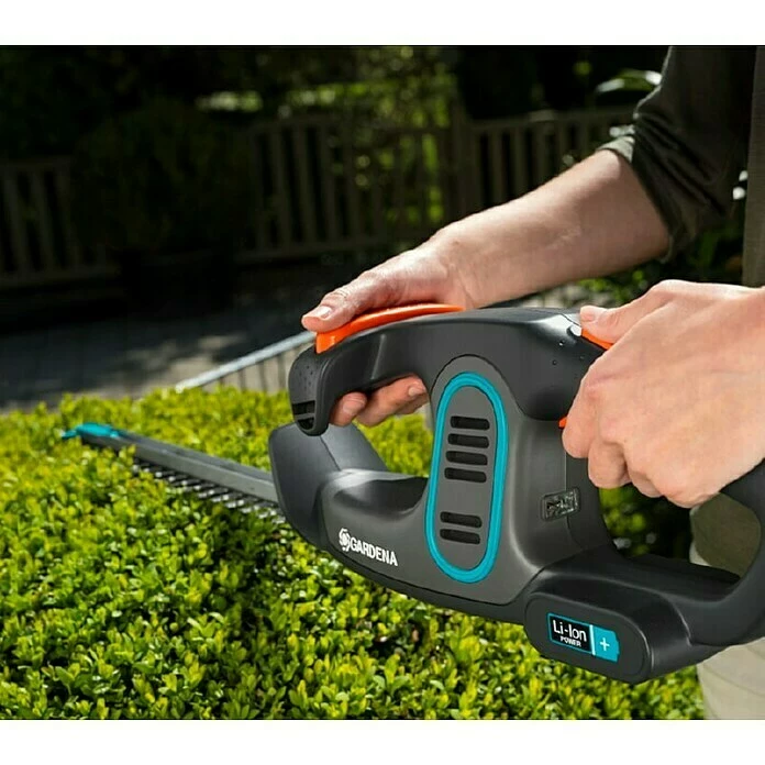 BAUHAUS Gardena EasyCut Akku-Heckenschere 14,4 V, Li-Ionen, 2 Ah, 1 Akku 5 BAUHAUS Gardena EasyCut Akku-Heckenschere 14,4 V, Li-Ionen, 2 Ah, 1 Akku – Bild 5