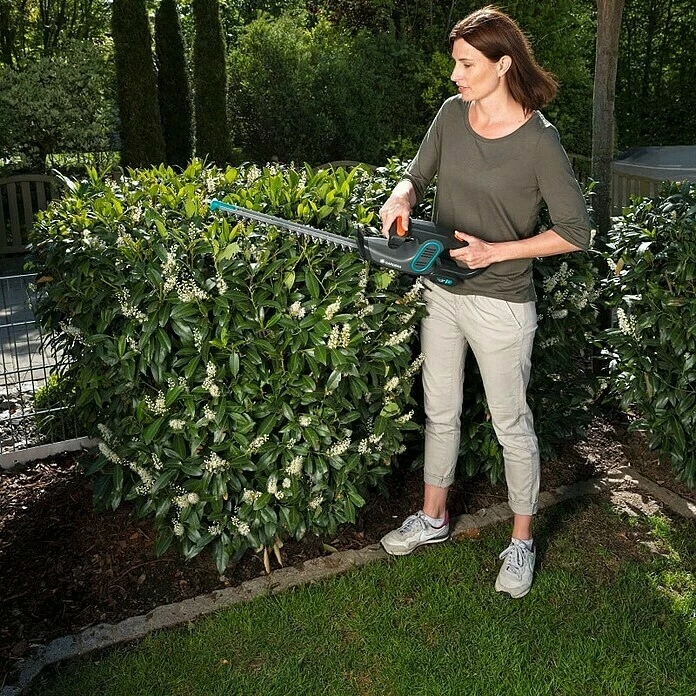 BAUHAUS Gardena EasyCut Akku-Heckenschere 14,4 V, Li-Ionen, 2 Ah, 1 Akku 6 BAUHAUS Gardena EasyCut Akku-Heckenschere 14,4 V, Li-Ionen, 2 Ah, 1 Akku – Bild 6