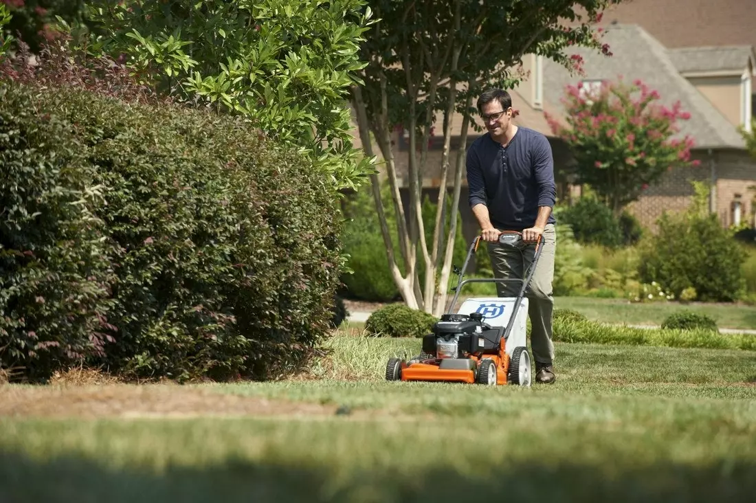 Titelseite -Rasenmäher Verkäufe 5648